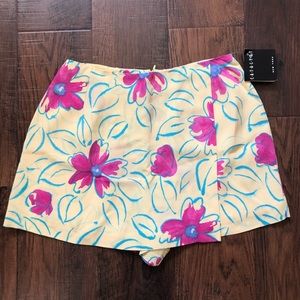 It’s a skort! By CATALYST, approx size 4/6,  NWT